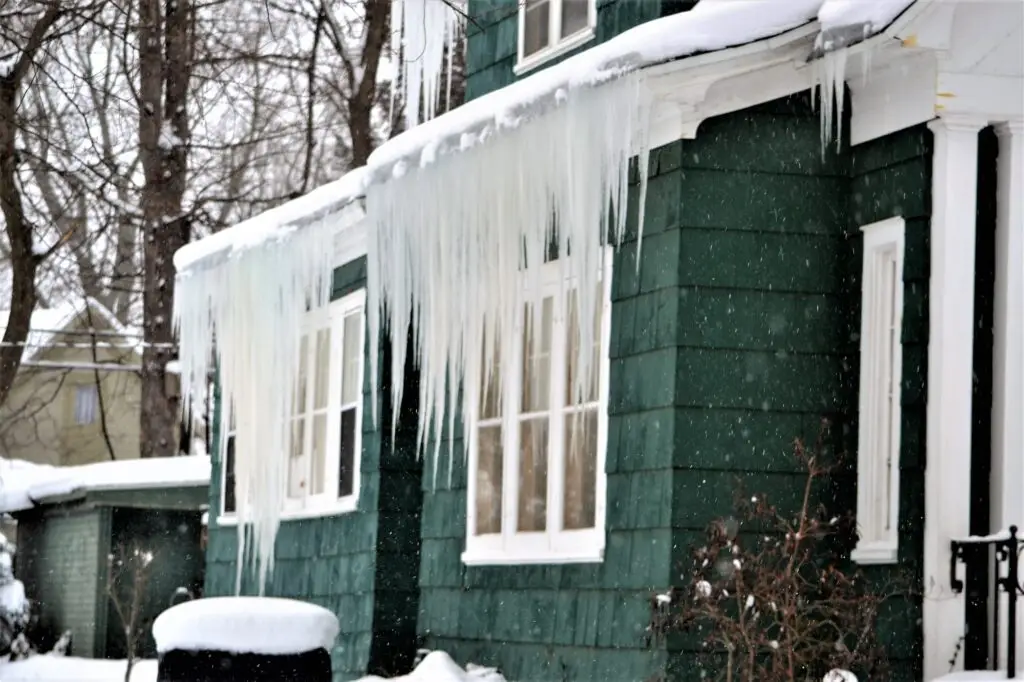 Ice dams icicles